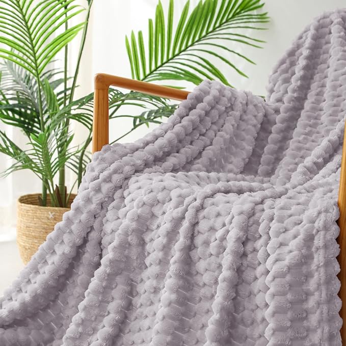 Exclusivo Mezcla Fleece King Blanket for Bed, Extra Large Fuzzy Light Grey Bed Blankets, Soft Cozy Plush Sofa Throws for All Seasons, 90x104 Inches