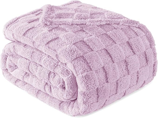 Exclusivo Mezcla Twin Size Flannel Fleece Blanket, Super Soft and Warm Lightweight Checkered Pattern Blanket for All Seasons, 60x80 Inches, Light Purple
