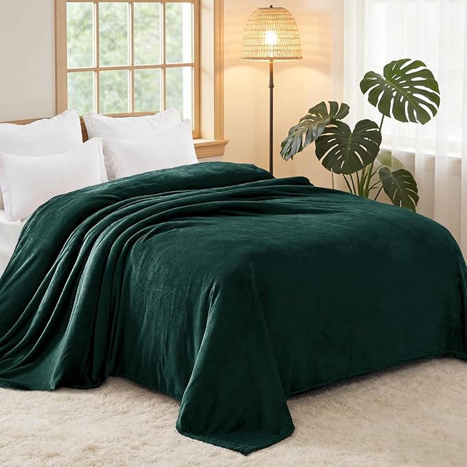Exclusivo Mezcla Fleece Blanket Twin Size for Bed, Super Soft and Warm, All Season, Cozy, Plush, Lightweight, 90x66 Inches, Forest Green