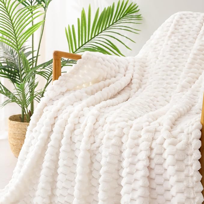 Exclusivo Mezcla Fleece Throw Blanket for Couch, Extra Large Fuzzy Ivory Bed Blankets, Soft Cozy Plush Sofa Throws for All Seasons, 50x70 Inches