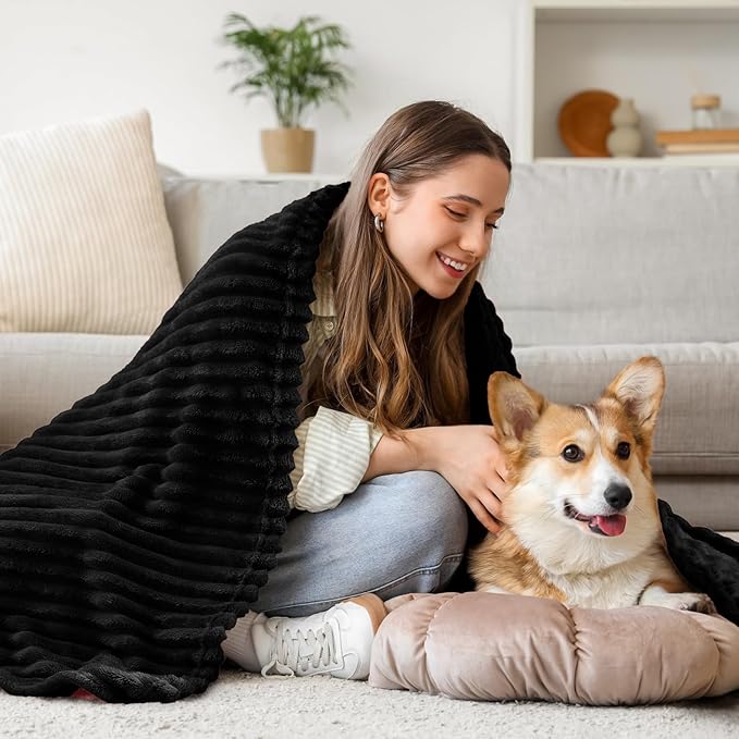 BEDELITE Fleece Blanket Twin Size – 3D Ribbed Jacquard Soft and Warm Decorative Fuzzy Blankets – Cozy, Fluffy, Plush Lightweight Throw Blankets for Couch, Bed, Sofa(Black, 60x80 inches)