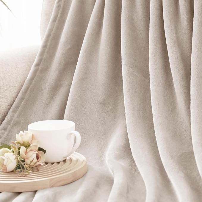 Exclusivo Mezcla Fleece Blankets Queen Size for Bed, Super Soft and Warm, All Season, Cozy, Plush, Lightweight, 90x90 Inches, Camel