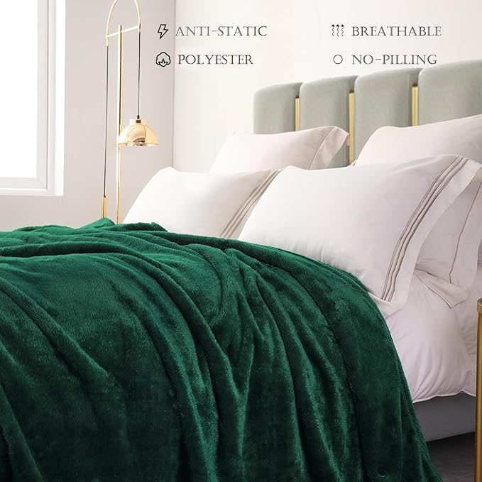 Exclusivo Mezcla Plush Fuzzy Fleece Bed Blanket Twin Size, Super Soft, Fluffy and Warm Blankets for Couch, Bed, All Season (Forest Green, 90x66 inches)