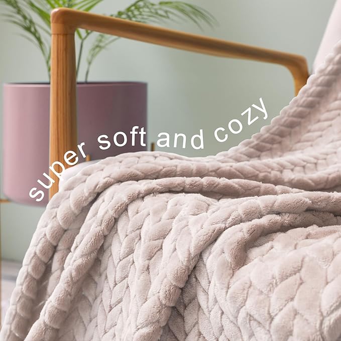 Exclusivo Mezcla Fleece Twin Size Blanket for Bed, 60x80 Inches Soft Cozy Jacquard Flannel Blankets, Lightweight Fuzzy Plush Warm for Women, Camel