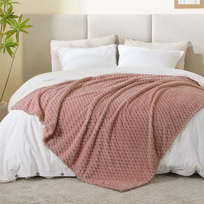 BEDELITE Fleece Twin Blanket for Couch & Bed - 3D Jacquard Decorative Dusty Pink Blankets, Super Soft and Cozy Warm Fuzzy Blanket All Seasons Suitable, 50x60Inches