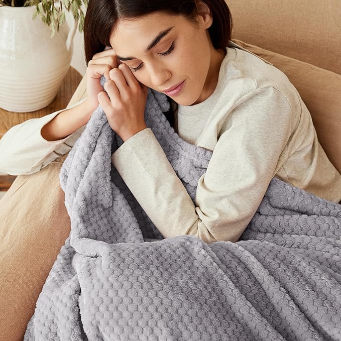 Exclusivo Mezcla Fleece Bed Blanket King Size, Super Soft and Warm Blankets for Couch, Sofa and Bed Waffle Textured, Cozy, Fuzzy and Lightweight (Light Grey, 90x104 Inches)
