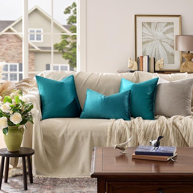 GIGIZAZA Décor Throw Couch Pillow Covers,Set of 2 Sofa Cushion Teal Peacock Green Pillow Covers,20 x 20 Pillow Velvet Cushion Covers