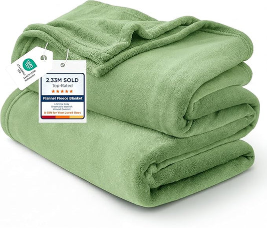 Bedsure GentleSoft Green Throw Blanket for Couch - 300GSM Soft Cozy Fleece Blankets for Home Decor Gifts, Emerald, 50x60 Inches
