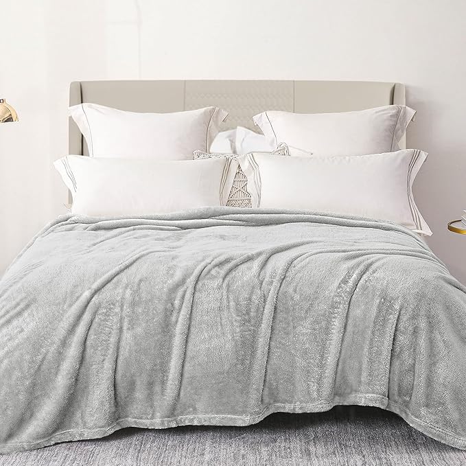 Exclusivo Mezcla Plush Fuzzy Fleece Bed Blanket King Size, Super Soft, Fluffy and Warm Blankets for Couch, Bed, All Season (Light Grey, 90x104 Inches)