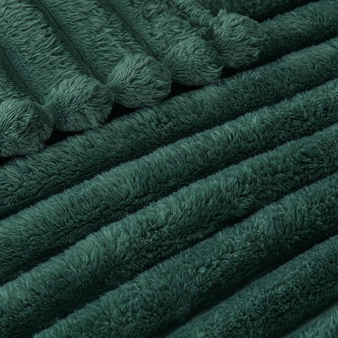 Exclusivo Mezcla Fleece Throw Blanket for Couch, Super Soft Striped Jacquard Bed Blanket, Lightweight Fuzzy Cozy for All Seasons, 50x60 Inches, Forest Green