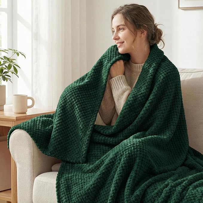 Exclusivo Mezcla Fleece Bed Blanket Twin Size, Super Soft and Warm Blankets for Couch, Sofa and Bed Waffle Textured, Cozy, Fuzzy and Lightweight (Forest Green, 60x80 inches)
