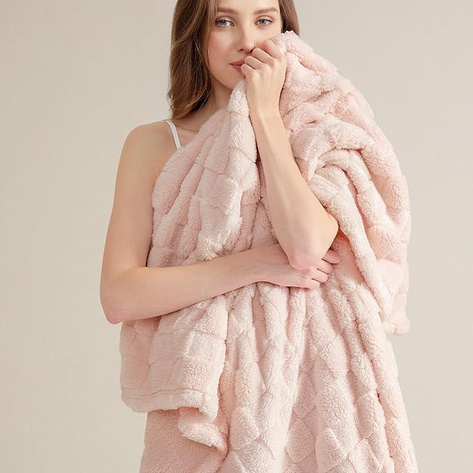 Bedsure GentleSoft Full Size Blankets for Bed Light Pink - Super Soft Cozy Fleece Blanket for Kids Girls, Large Fuzzy Throws for Bedroom Decor, 84x90 Inches